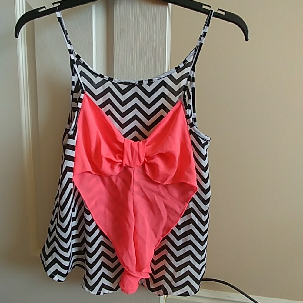 Bow front chevron tank top
